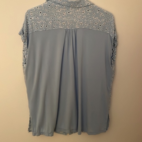 No Boundaries Cap Sleeve Shirt - Picture 2 of 5